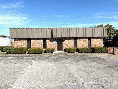 208 Bradshaw Pike Ext, Hopkinsville, KY, 42240-4436 | Card Image