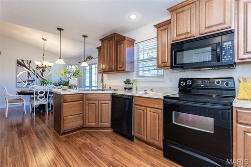 427 E Donnewald St, Worden, IL, 62097-1111 | Card Image