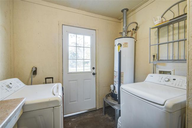 131 Laurel St, House other with 4 bedrooms, 1 bathrooms and 1 parking in Lake Jackson TX | Image 32