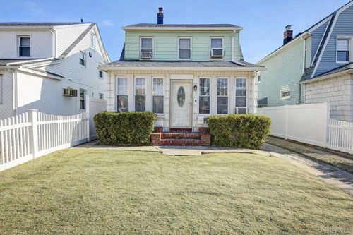 8991 215th Pl, Queens Village, NY, 11427-2424 | Card Image