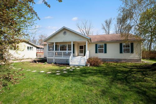 417 Countryside Dr Se, Montgomery, MN, 56069-1728 | Card Image