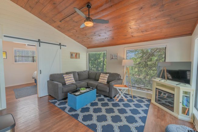 108 E Barker Creek Dr, House other with 3 bedrooms, 2 bathrooms and null parking in Scroggins TX | Image 5