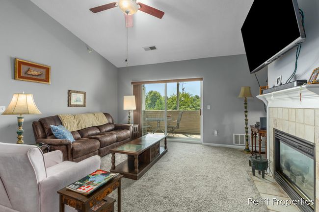 UNIT-32 - 5869 Crosswinds Dr, Condo with 2 bedrooms, 2 bathrooms and null parking in Norton Shores MI | Image 4