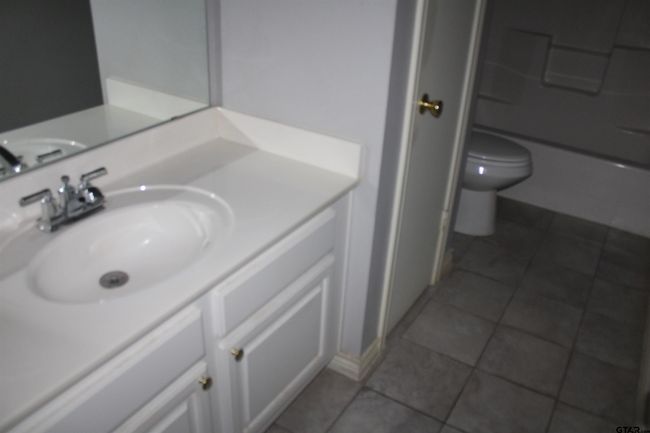 APT-1001 - 5401 Hollytree Dr, Condo with 2 bedrooms, 2 bathrooms and null parking in Tyler TX | Image 12