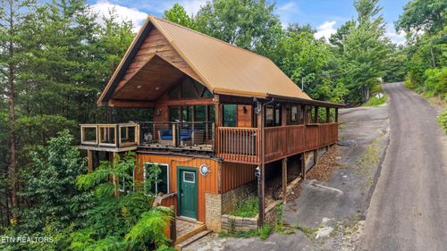 2624 Blanket Mountain Way, Sevierville, TN, 37862-8177 | Card Image