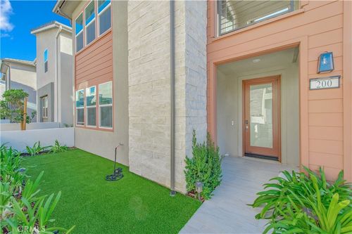 200 Zawn, Irvine, CA, 92618-1479 | Card Image