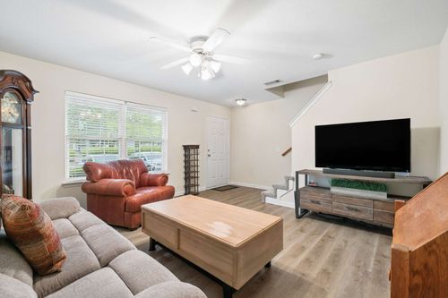 107 Oak Valley Cir, Smyrna, TN, 37167-8501 | Card Image