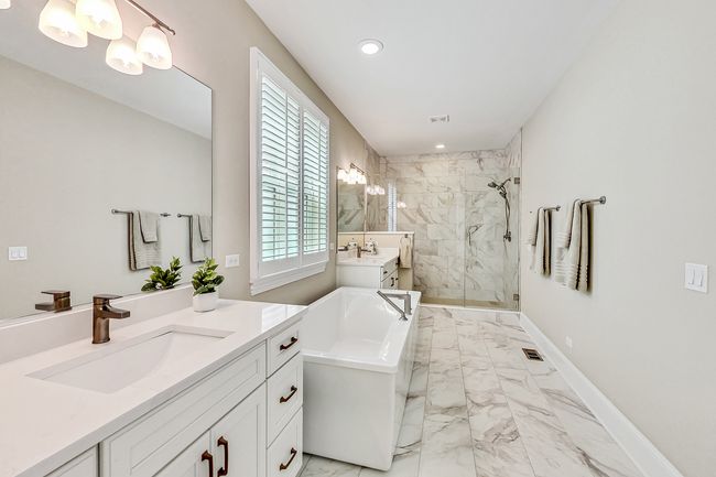 2811 Parkside Cir, House other with 3 bedrooms, 3 bathrooms and 2 parking in Glenview IL | Image 19