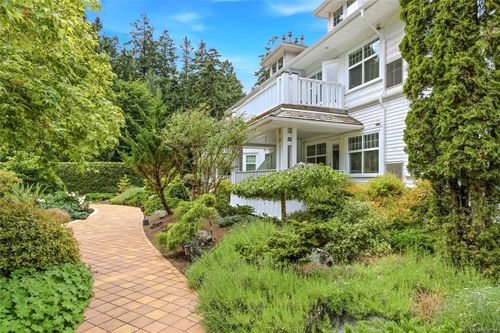 105-292 Crescent Rd E, Qualicum Beach, BC, V9K0A5 | Card Image