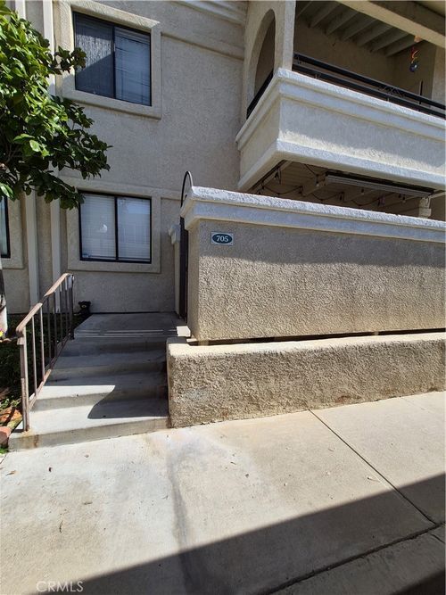 apt-705-27236 Luther Dr, Canyon Country, CA, 91351-3769 | Card Image
