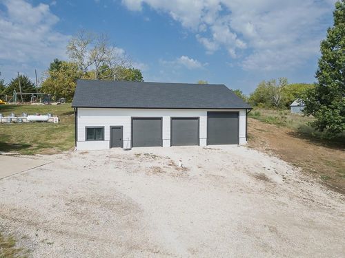 25493 Kansas Ave, Tonganoxie, KS, 66086-3229 | Card Image