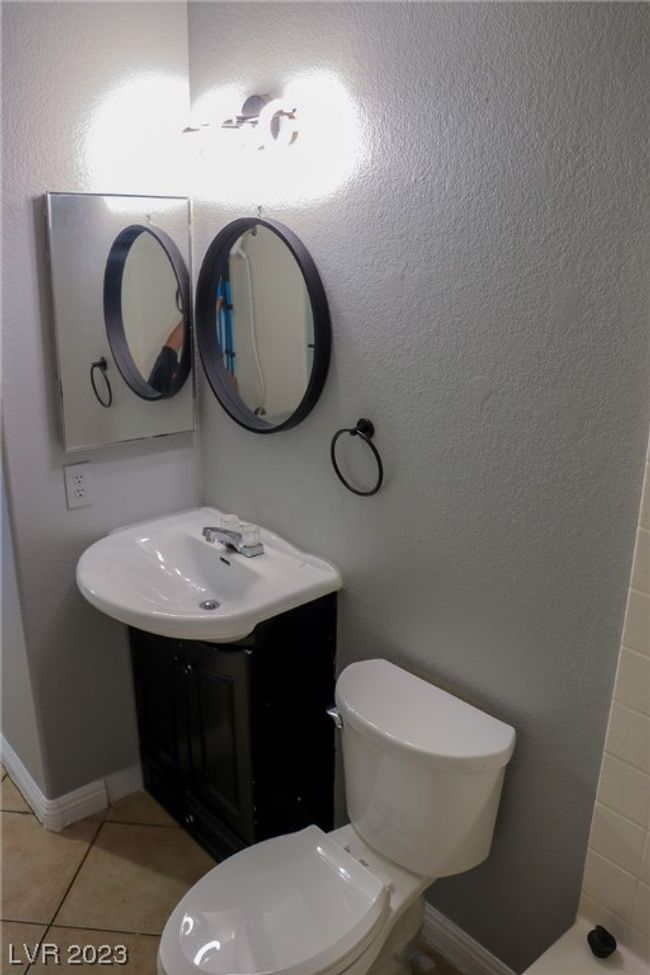 Guest bath has new paint fixtures and toilet!! | Image 26