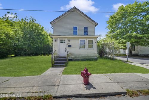 207 Bell St, Elizabeth City, NC, 27909-3510 | Card Image