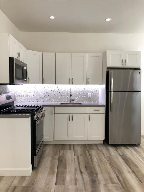 apt-28-1618 Michigan Ave, Miami Beach, FL, 33139-2536 | Card Image