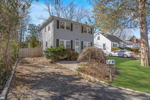 42 E 16th St, Huntingtn Sta, NY, 11746-2911 | Card Image