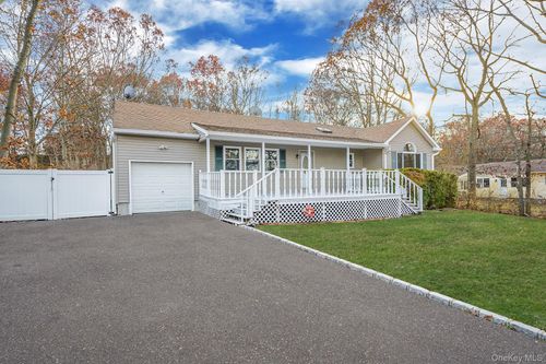14 Clearview Ave, Selden, NY, 11784-3704 | Card Image