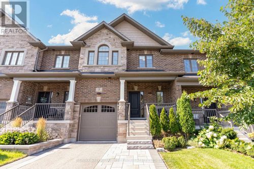 5 Harry Thornton Lane, Uxbridge, ON, L9P0E9 | Card Image