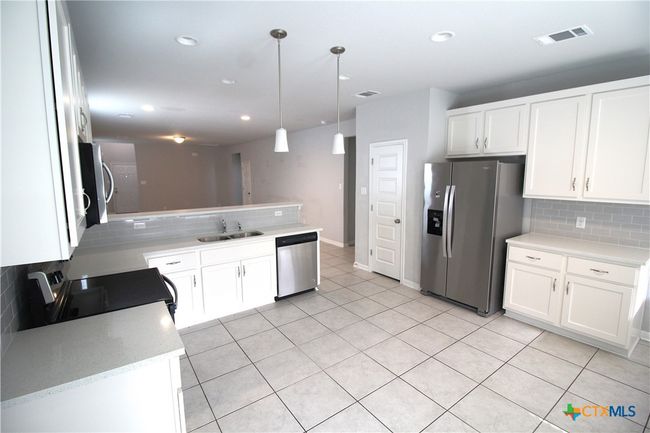 200 El Dorado Rd, House other with 5 bedrooms, 3 bathrooms and null parking in Jarrell TX | Image 6