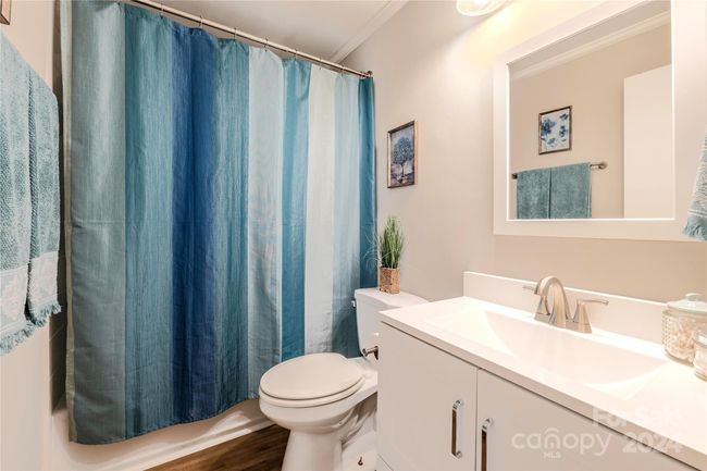 Hall bath/tub combination! | Image 24