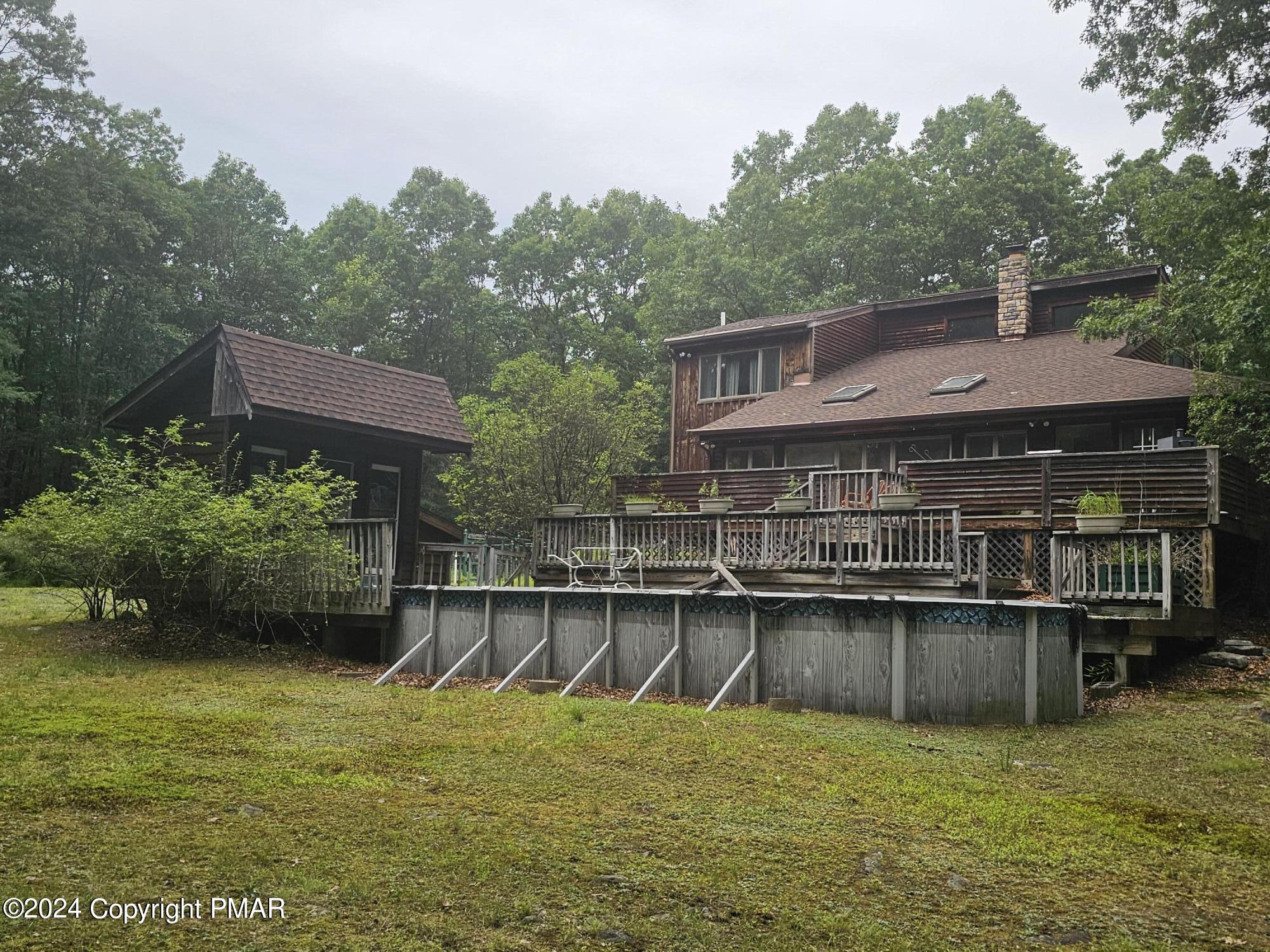 Batzel Dr, Cresco, PA 18326