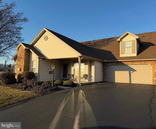 b2-1383 Wellington Dr, York, PA, 17408-4489 | Card Image