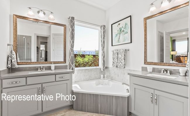 Full bath with two vanities and a bath | Image 8