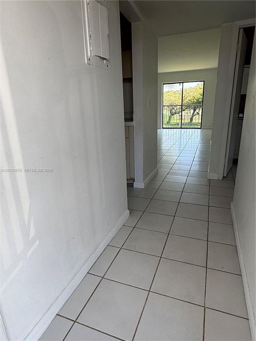 1-202-7670 Sw 152nd Ave, Miami, FL, 33193-1131 | Card Image
