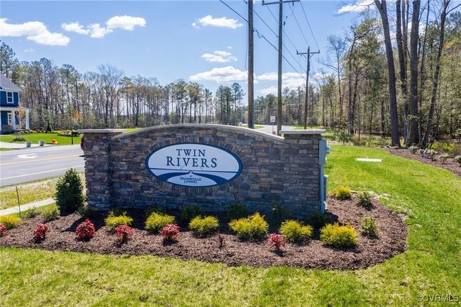Enjoy all of the amazing amenities Twin Rivers at Meadowville has to offer including pool, clubhouse, exercise room, kiddie pool, and dock with James River access! | Image 34