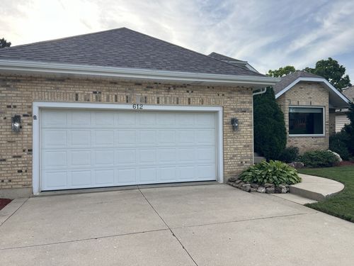612 Edelweiss Dr, Antioch, IL, 60002-2121 | Card Image