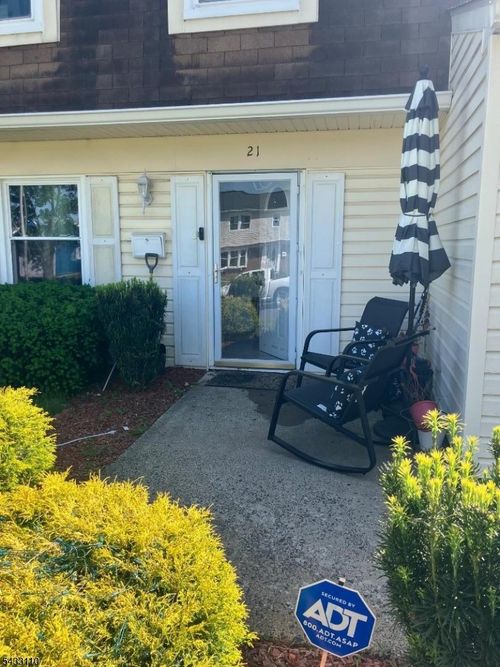 21 Trescott Ln, Willingboro, NJ, 08046-3728 | Card Image