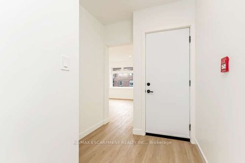 11-127 Victoria Ave S, Hamilton, ON, L8N2S9 | Card Image