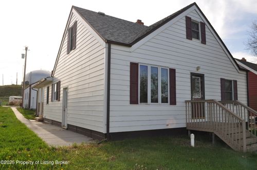 105 7th Ave W, Lemmon, SD, 57638-1014 | Card Image