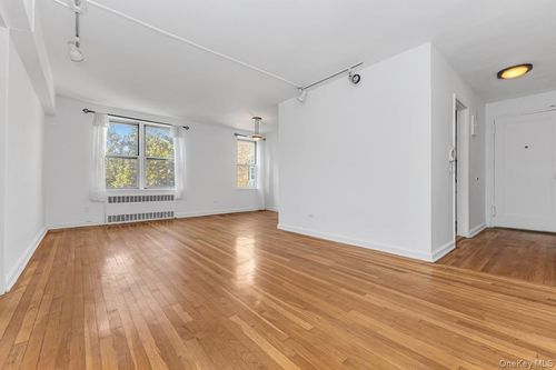 4a-105-25 67th Road, New York, NY, 11375 | Card Image