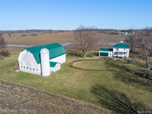 1136 Nichols Rd, Swartz Creek, MI, 48473-9706 | Card Image