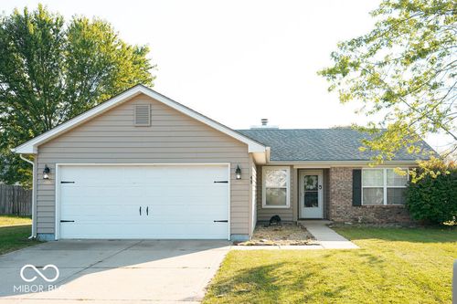 49 Meadow Creek East Blvd, Whiteland, IN, 46184-9691 | Card Image