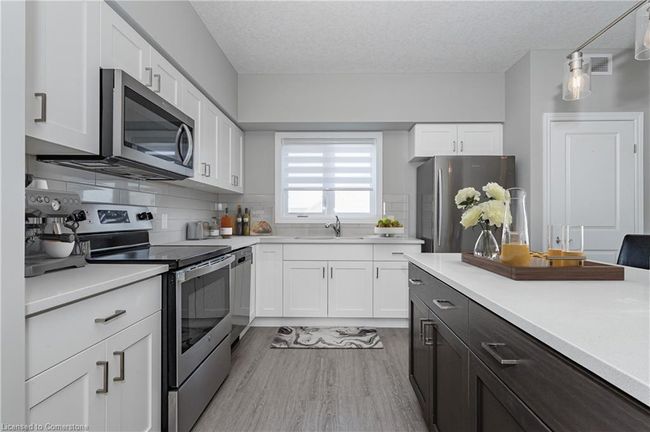 210 - 408 Guelph Ave, Townhouse with 3 bedrooms, 2 bathrooms and 2 parking in Cambridge ON | Image 9