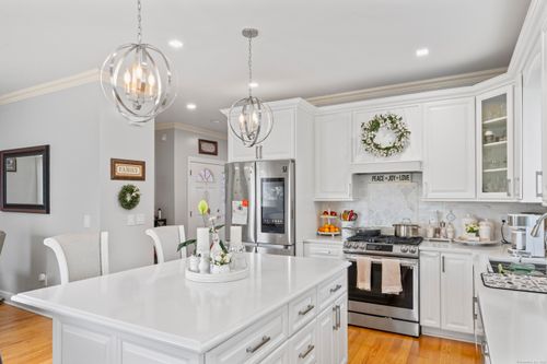 b-1095 Hope St, Stamford, CT, 06907-1824 | Card Image