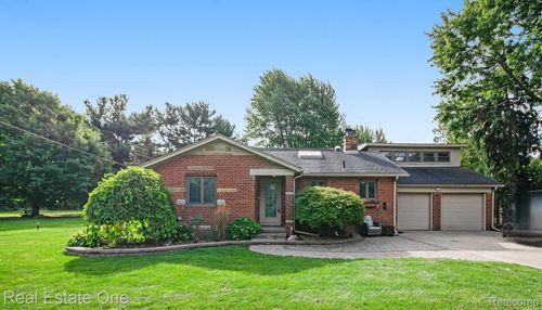 35238 Moravian Dr, Sterling Heights, MI, 48312-4444 | Card Image