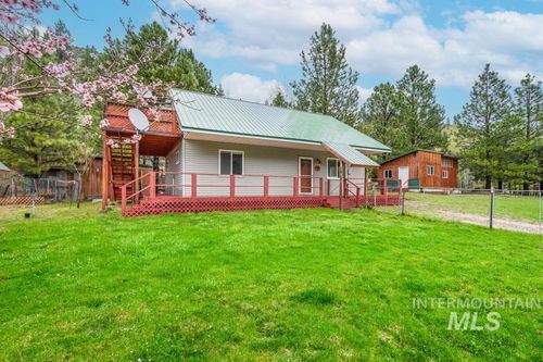 15 Sellman Dr, Lowman, ID, 83637-7037 | Card Image