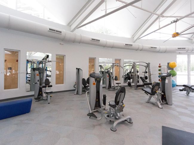APT-1717 - 2500 Parkview Dr, Condo with 2 bedrooms, 2 bathrooms and null parking in Hallandale Beach FL | Image 37