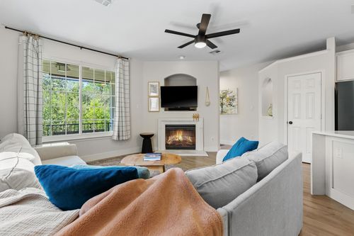 apt-6803-1900 Scofield Ridge Pkwy, Austin, TX, 78727-1626 | Card Image