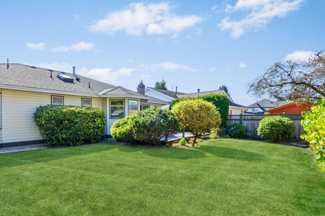 18469 57a Avenue, House other with 3 bedrooms, 2 bathrooms and 6 parking in Surrey BC | Image 8