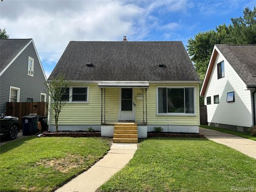 2022 E Lincoln Ave, Royal Oak, MI, 48067-4026 | Card Image