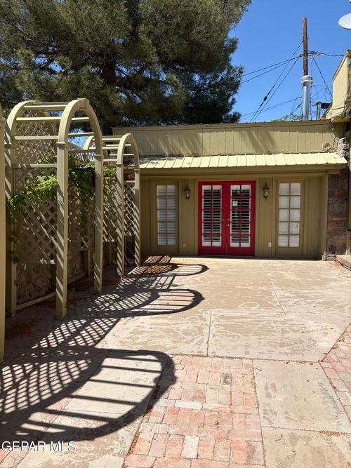 525 Wellesley Rd, El Paso, TX, 79902-2313 | Card Image