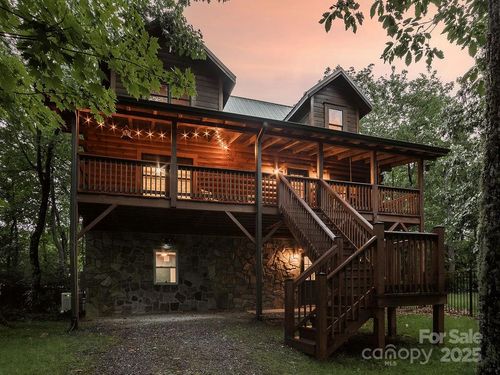 123 Chickadee Ln, Maggie Valley, NC, 28751-9309 | Card Image