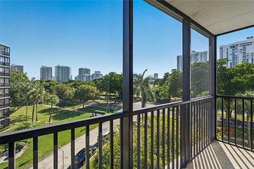 519-3401 N Country Club Dr, Aventura, FL, 33180-1726 | Card Image