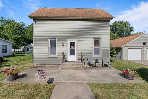 105 S Hickory St, Pesotum, IL, 61863-9518 | Card Image