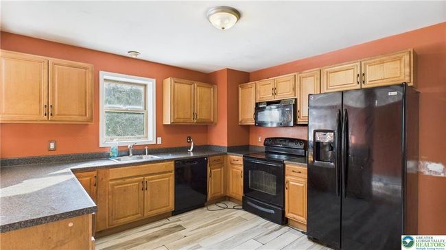 59 W Front St, House other with 3 bedrooms, 1 bathrooms and null parking in Jim Thorpe PA | Image 5