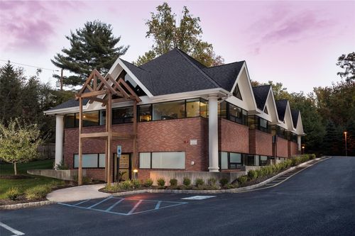 49 N Airmont Rd, Suffern, NY, 10901-3962 | Card Image