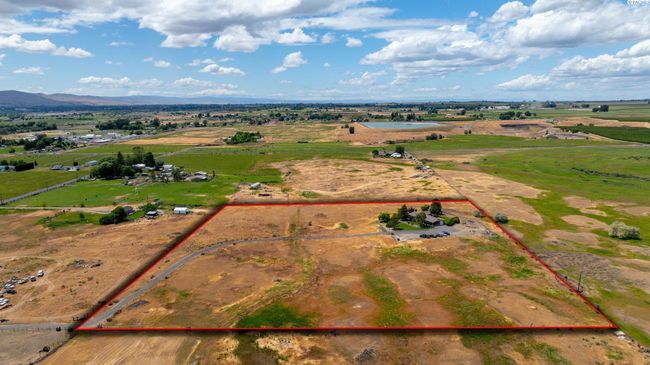 97010 W Good Rd, Home with 3 bedrooms, 3 bathrooms and null parking in Prosser WA | Image 38